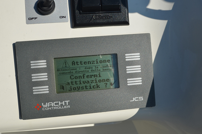 Un pannello di controllo racchiude tutte le informazioni del JCS Plus650