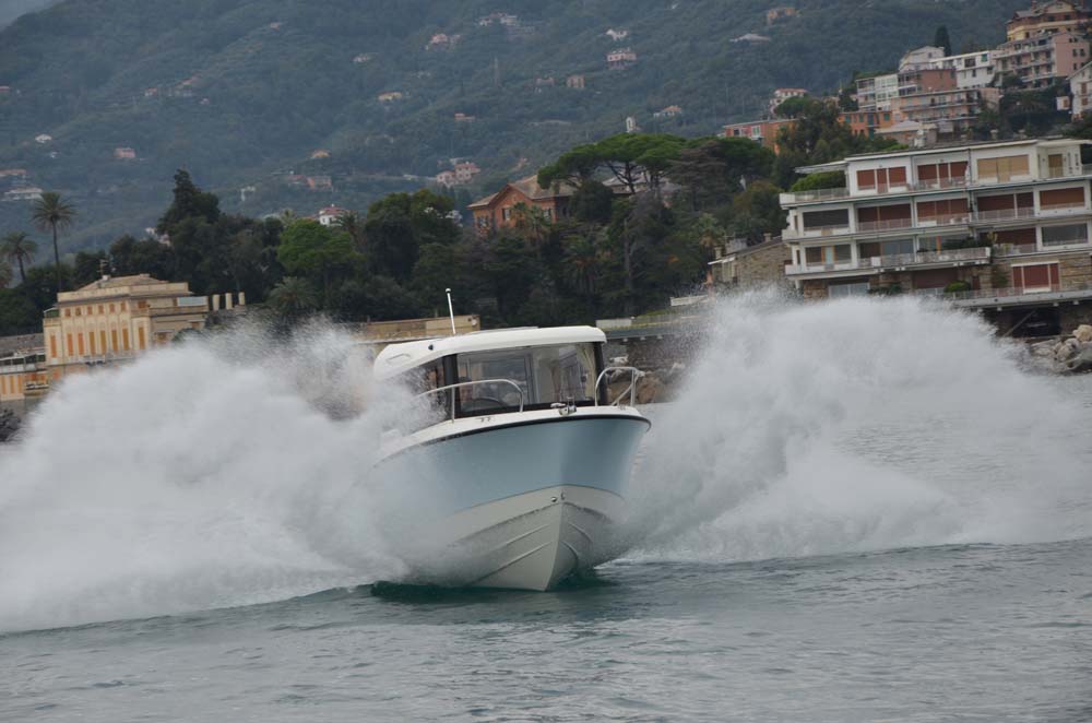 La motorizzazione minima per il Quicksilver Capture 675 Pilothouse è di 100 cv