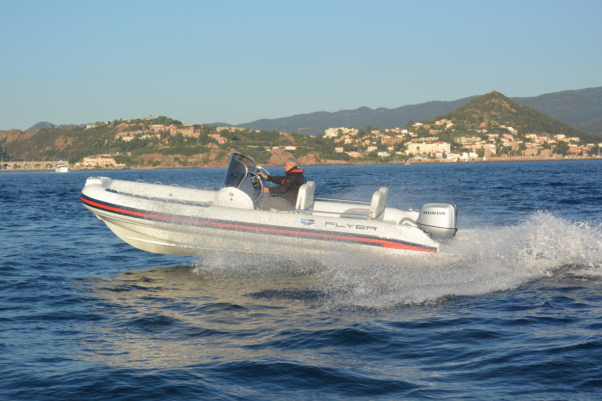 Flyer 660 Sport, il gommone che cambia pozzetto