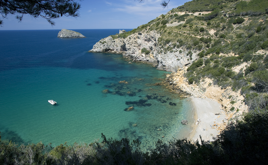 Navigare in Argentario è facile ed economico con il charter di Noleggio Tolù