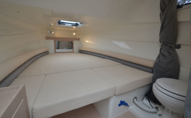 Nuova-Jolly-Prince-23-Cabin_cabina