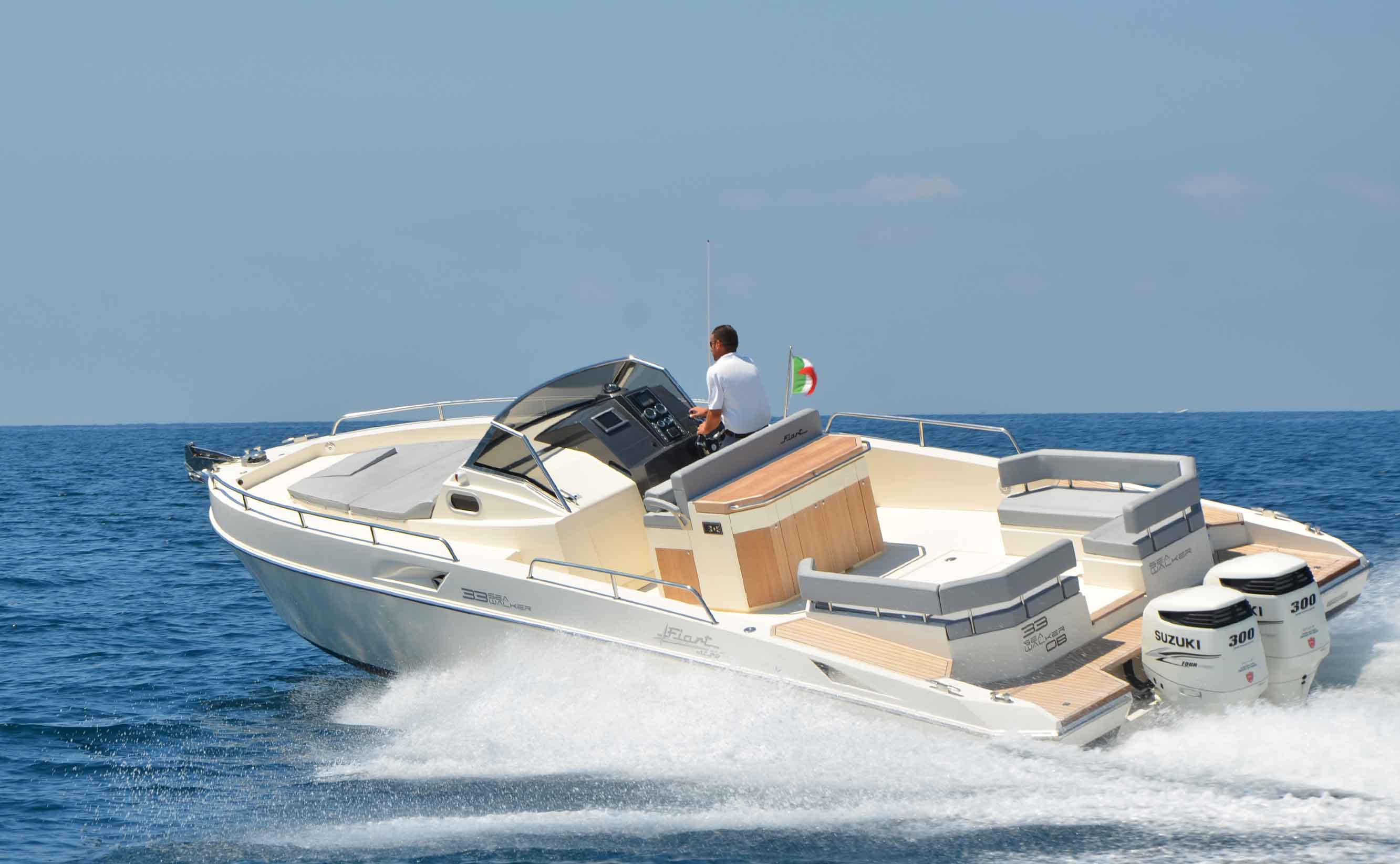 Fiart 33 Seawalker e Suzuki DF300, sportivi con charme