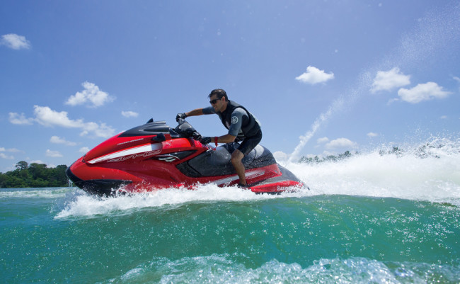 Yamaha Waverunner FZR