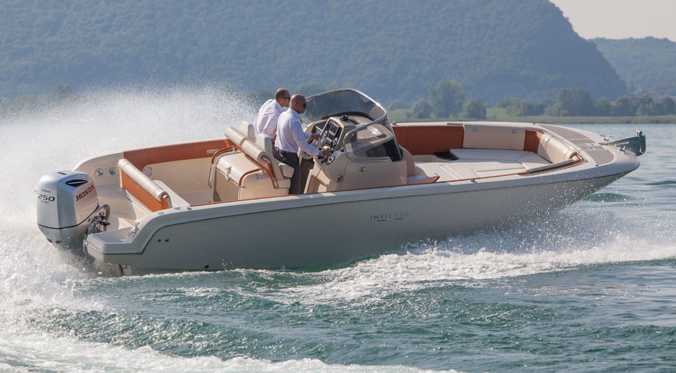 Invictus 270FX, fuoribordo con charme