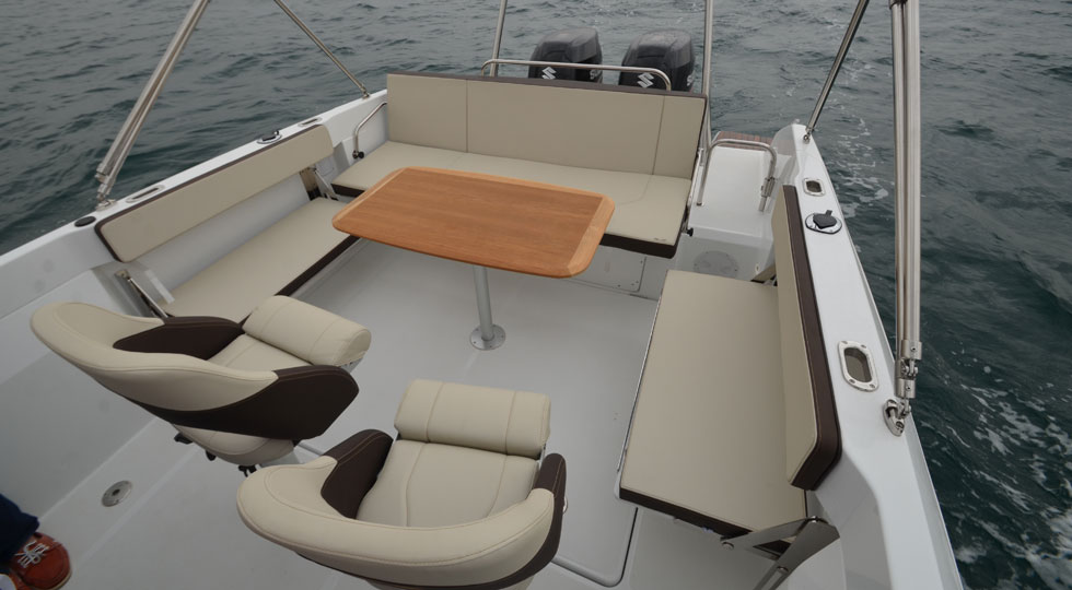 Beneteau-Flyer-7-Sundeck_1