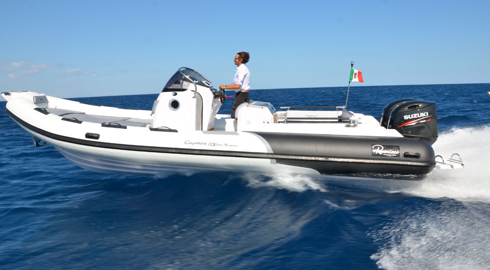 Ranieri International Cayman 28 Sport Touring, classe e personalità