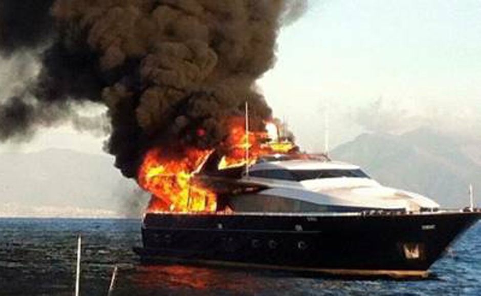 Distrutta dalle fiamme la barca del patron del Napoli, Aurelio De Laurentiis