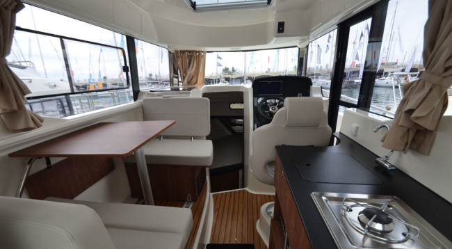 Quicksilver-Captur-905-Pilothouse_6