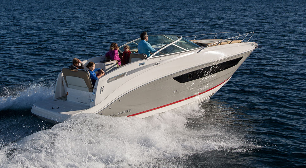 Bayliner 842 Cuddy e MerCruiser 6.2L V8, nuovo e più nuovo