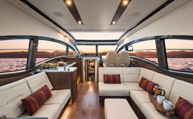 Sea Ray 400 DA Salone da poppa