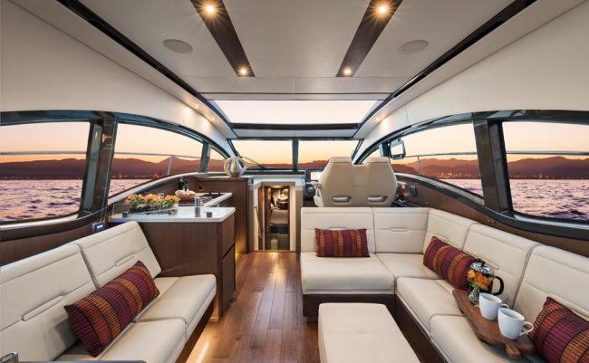 Sea Ray 400 Sundancer Salone da poppa
