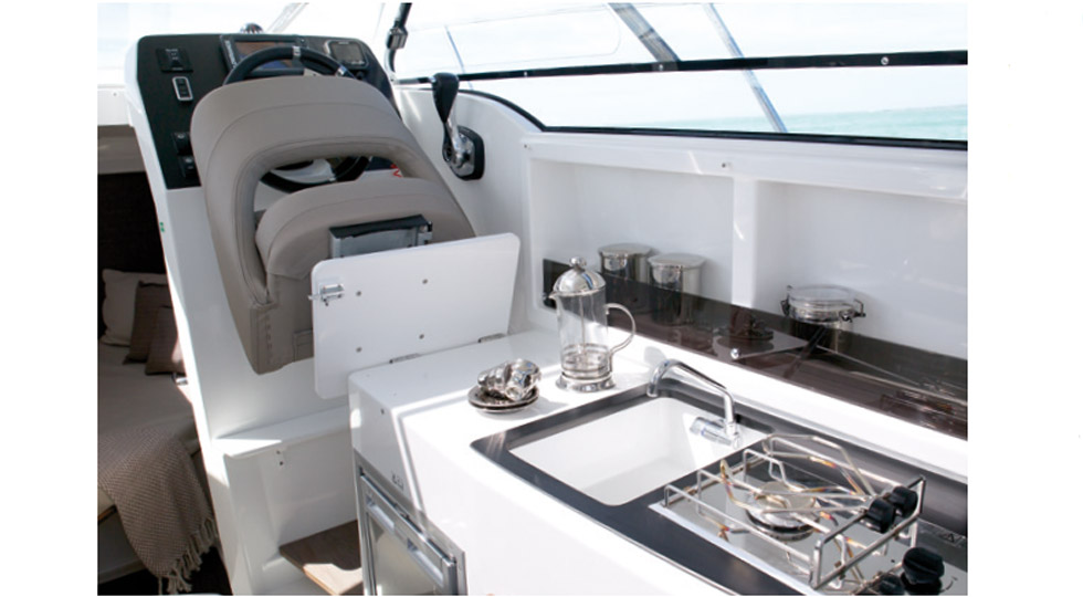 Beneteau_Antares-7_3