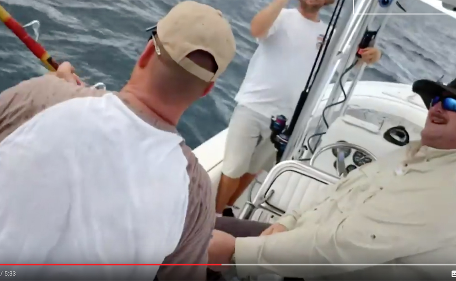 Pesca estrema: guarda il video della cattura di una cernia di 225 kg