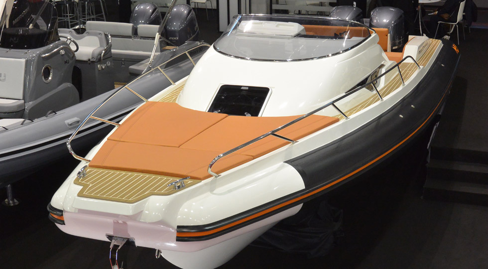 Al Nautic di Parigi debutta il Nuova Jolly Prince 33 Sport Cabin