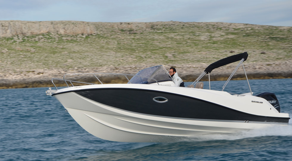 Quicksilver Activ 675 Sundeck, un po’ day un po’ cruiser