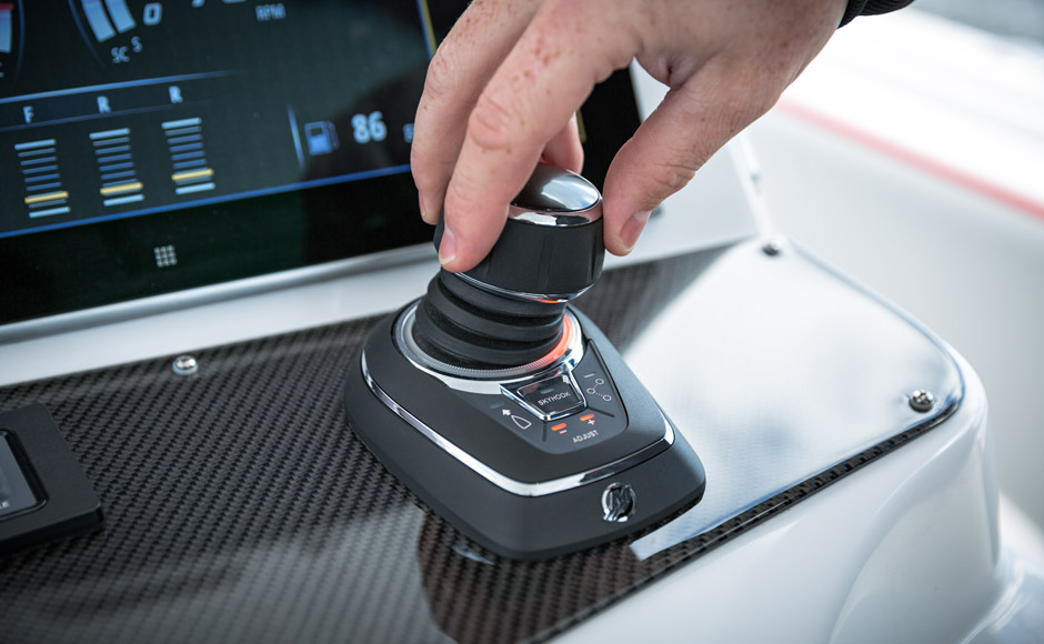 Arriva il joystick Mercury per i V6: i fuoribordo da 175 a 225 cavalli al controllo di un dito