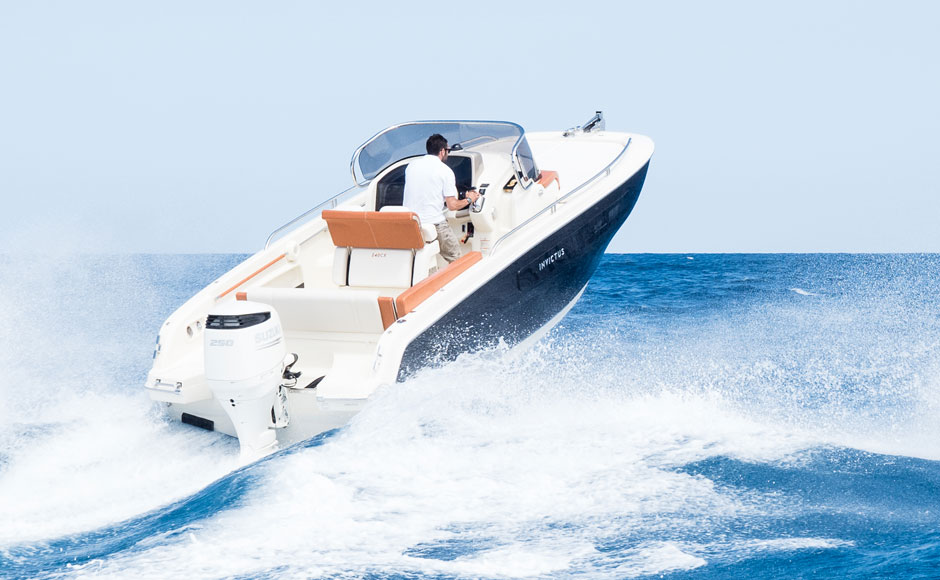 Invictus 240CX e Suzuki DF250AP, stile e muscoli per non temere nessun mare