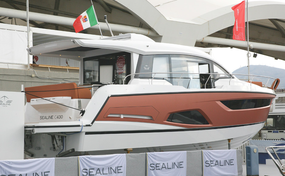 Novità 2018: Sealine C430 debutta in Italia con Blu Service