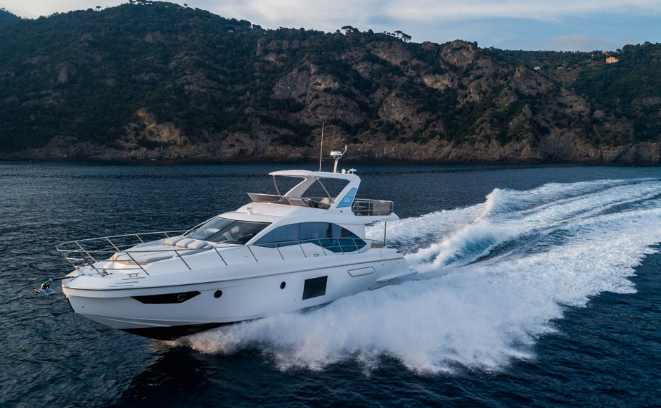 Provato Azimut 55 Fly, il motoryacht che pensa da maxi