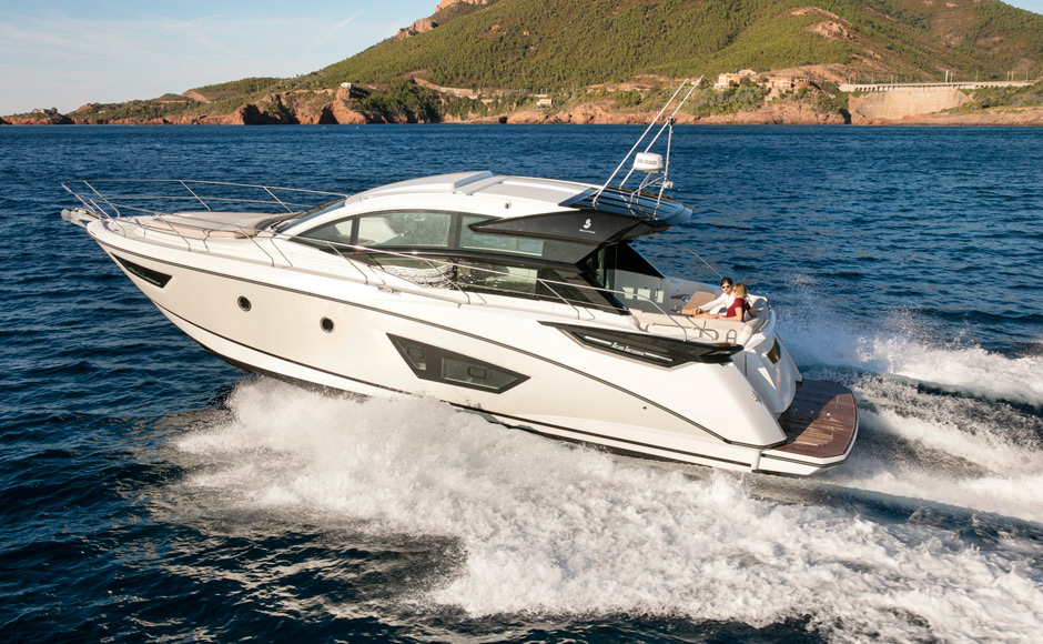 Beneteau Gran Turismo 50 HT, charme e comfort a piene mani