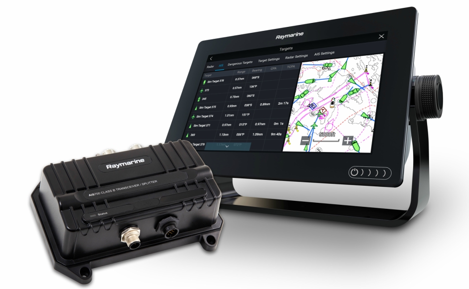 Novità 2018: debutta a Düsseldorf Raymarine AIS 700. Il sistema di identificazione automatico ora usa la stessa antenna del VHF