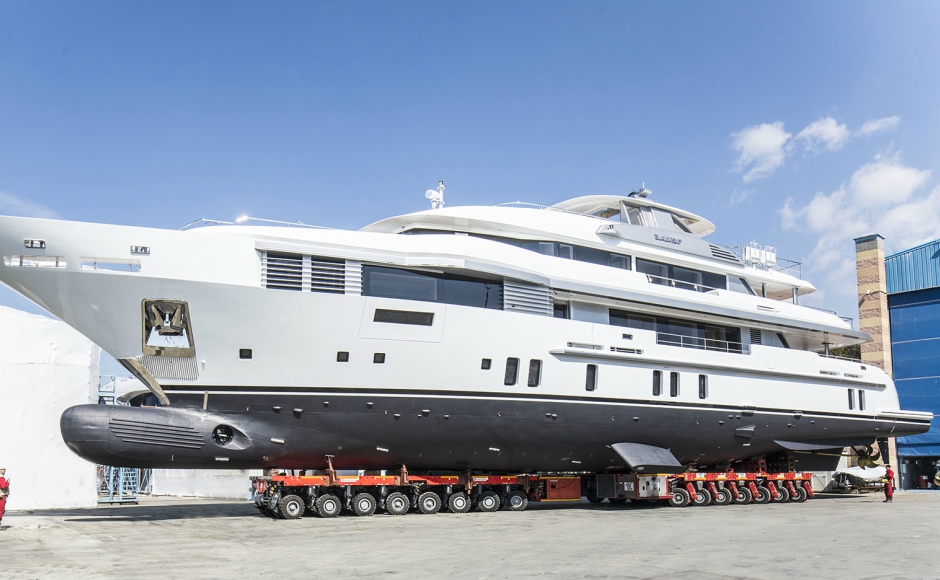 Il nuovo Benetti 49 metri della linea Custom tocca l'acqua a Viareggio