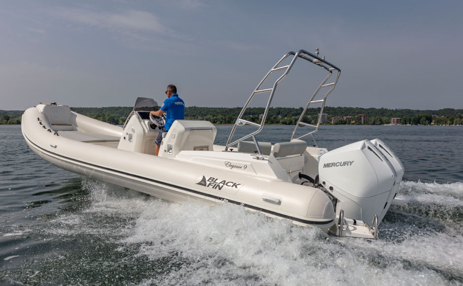 Mercury V6 FourStroke 200 e Black Fin Elegance 9, 43 nodi e non sentirli