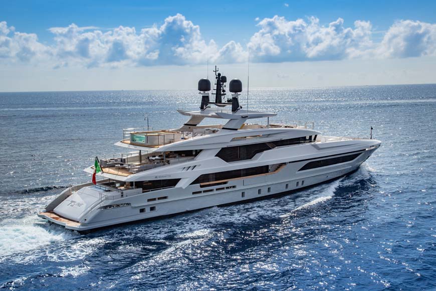 Appena varato e già venduto il nuovo 48 metri Silver Fox. Un superyacht da scoprire qui