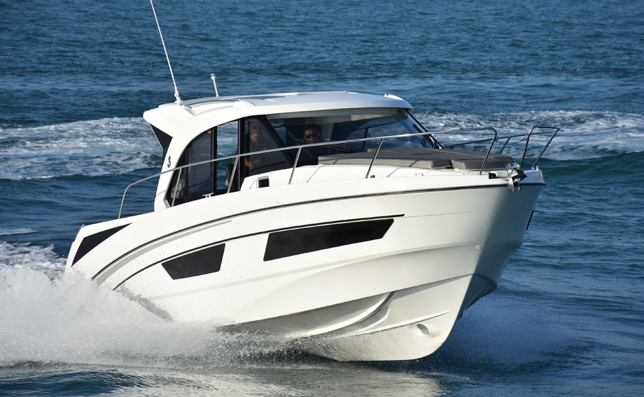 Beneteau Antares 9 OB, di metro in metro la famiglia cresce