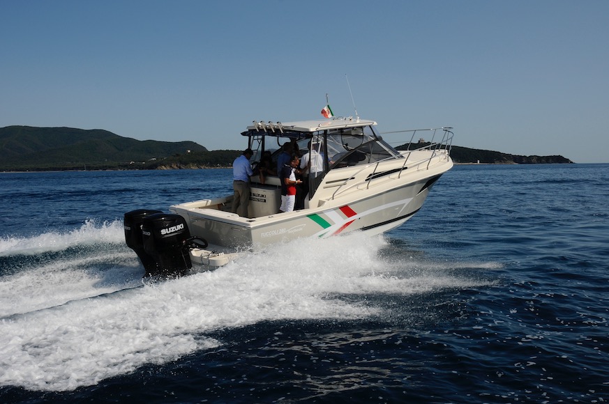 Tuccoli T280 HT Fisherman fuoribordo, a pesca a gran velocità con due Suzuki da 300 cv