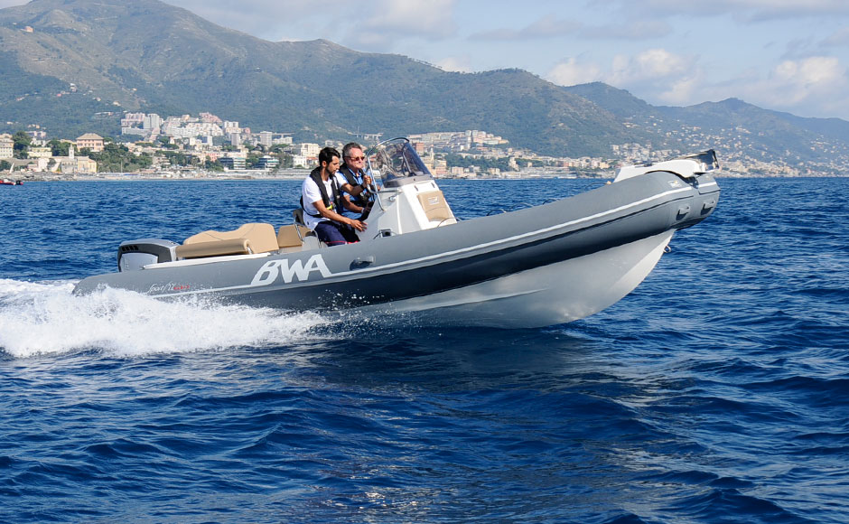 A 37 nodi col nuovo tre cilindri da 140 cv a due tempi Evinrude E-Tec G2 sul Bwa 22 Sport Gto