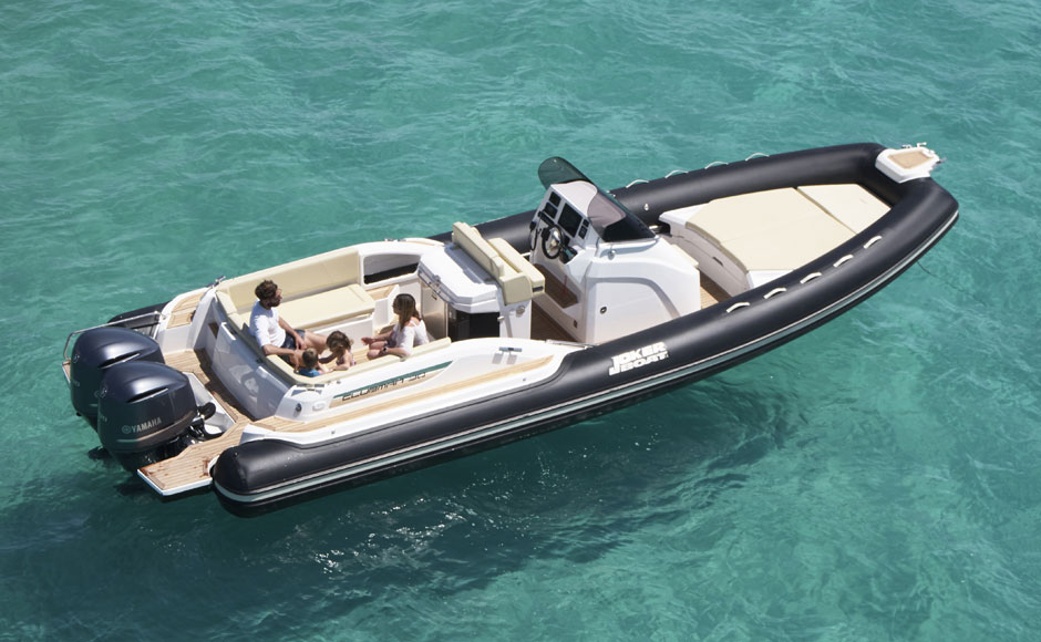 Joker Boat Clubman 30, a 46 nodi con 600 cavalli e uno stile tutto proprio