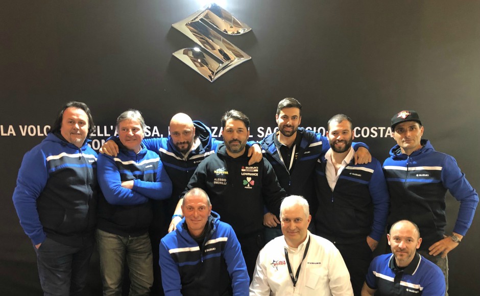 Suzuki al Pescare Show con i suoi fuoribordo e il Suzuki Fishing Team