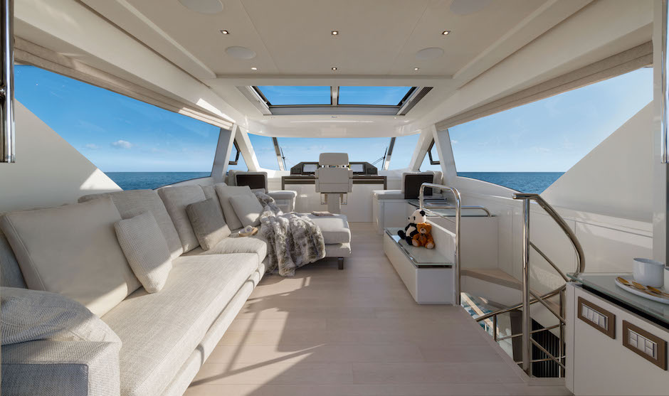 MCY 70 Skylounge, il primo cruiser di una nuova gamma con l'enclosed bridge