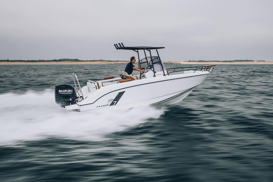 Beneteau Flyer 7 SpaceDeck, strizza l'occhio ai pescatori e piace alla famiglia