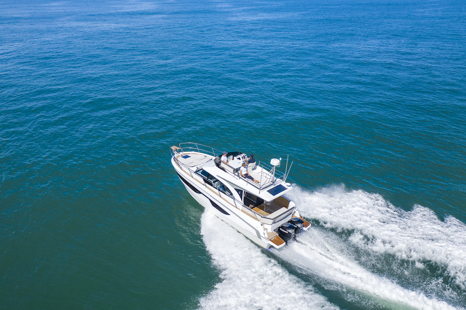 Beneteau Antares 11 Fly, il family cruiser ora è anche flybridge