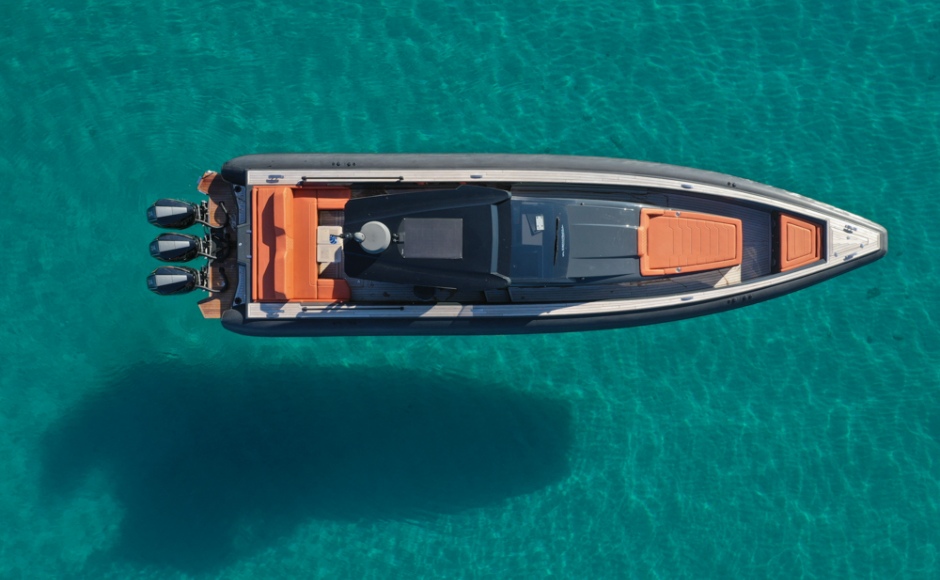 Tecnohull Omega 47: il maxirib da 80 nodi a cui piace fare il superyacht