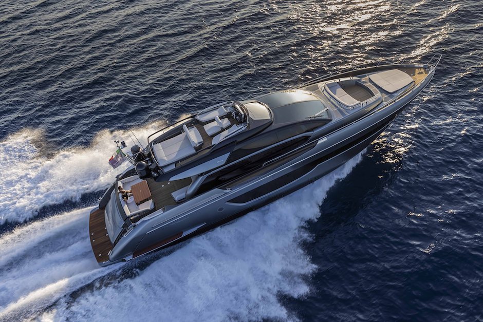 Riva 76’ Perseo Super, l'eleganza racchiusa in una "bolla" trasparente