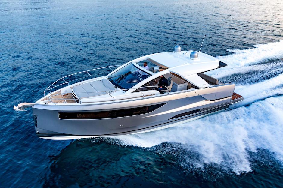 Jeanneau alza il livello con il nuovo DB/43, la "day boat" in versione premium