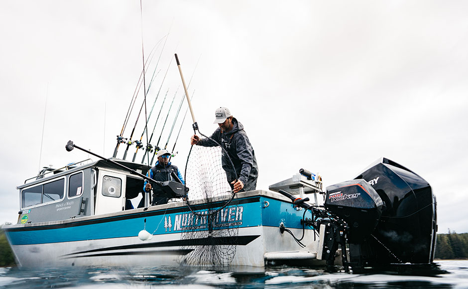 Mercury FourStroke 25 cv su una barca da pesca.