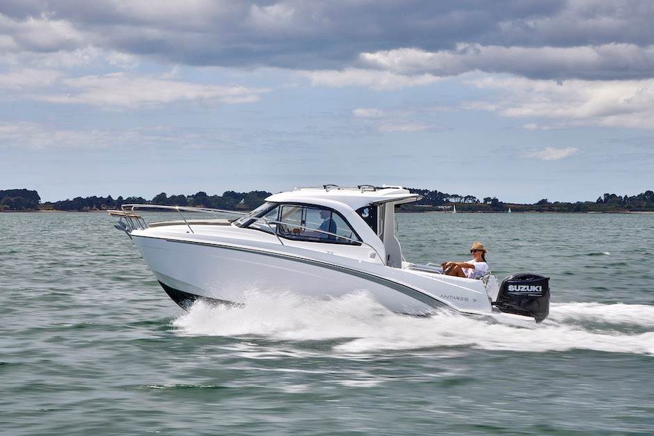 Beneteau Antares 7 edizione 2023: grande versatilità per una pilotina di 7,5 metri