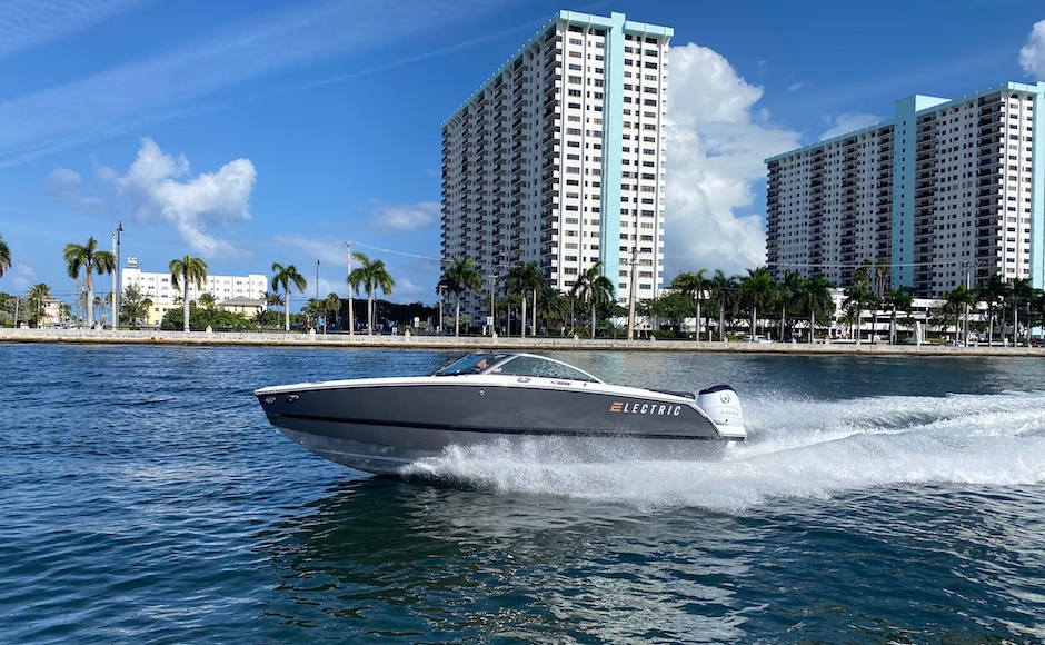 Beneteau verso nuovi modelli elettrici coi fuoribordo di Vision Marine