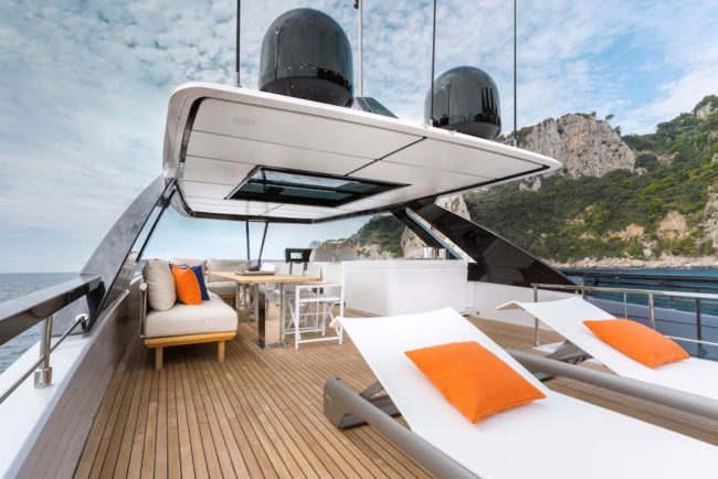 Ferretti 860 - Flybridge.