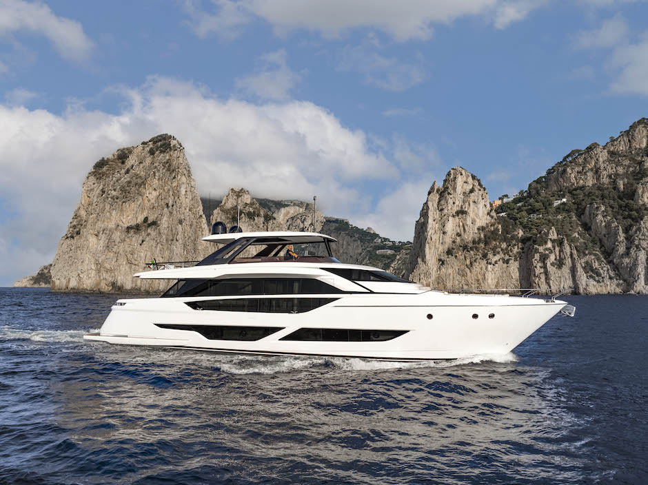 Ferretti 860 in navigazione.