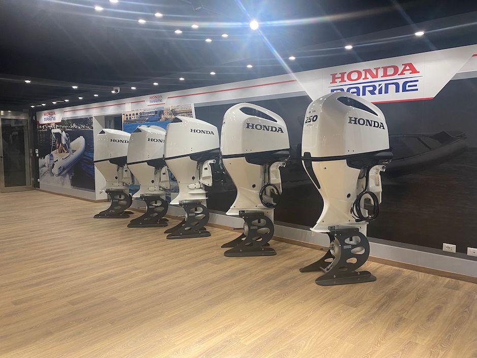 Honda Marine Center - Showroom.