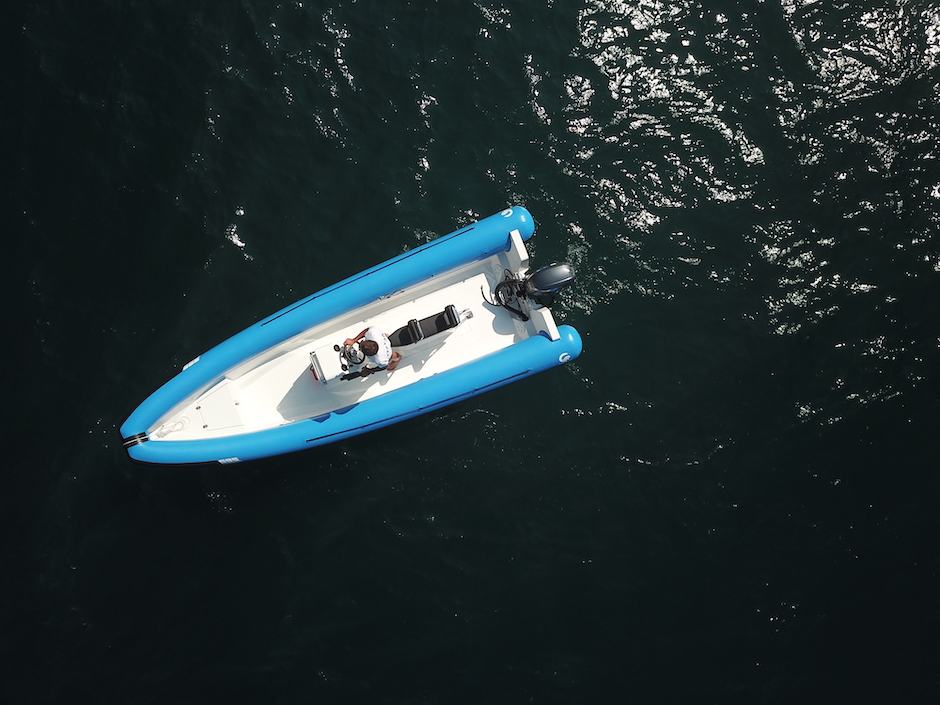 Gommone Capelli 595 Benaco visto dall'alto.