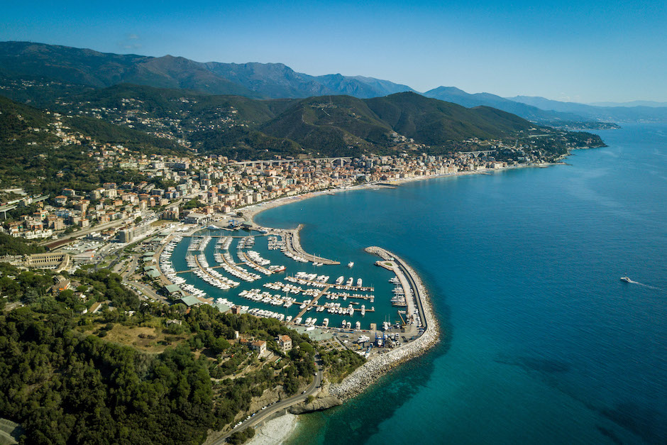 Marina di Varazze: vista aerea verso est.