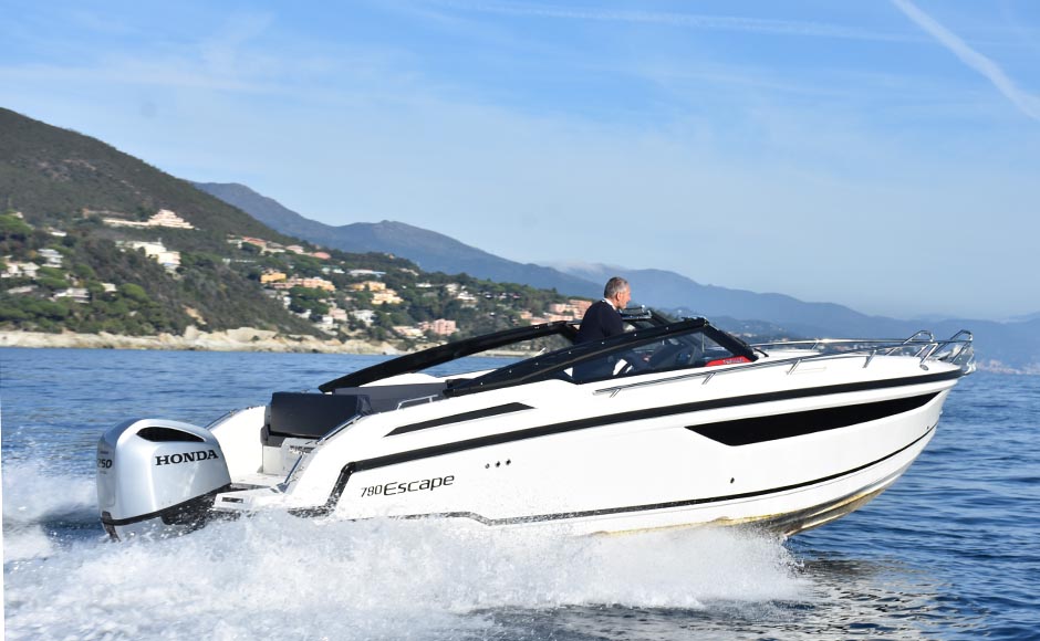 Parker 780 Escape, 9 metri di lunghezza per un daycruiser multitasking