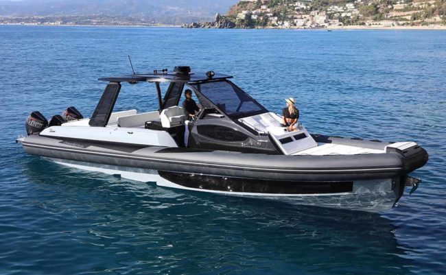 Ranieri Cayman 45.0 Cruiser, vista esterna da prua.