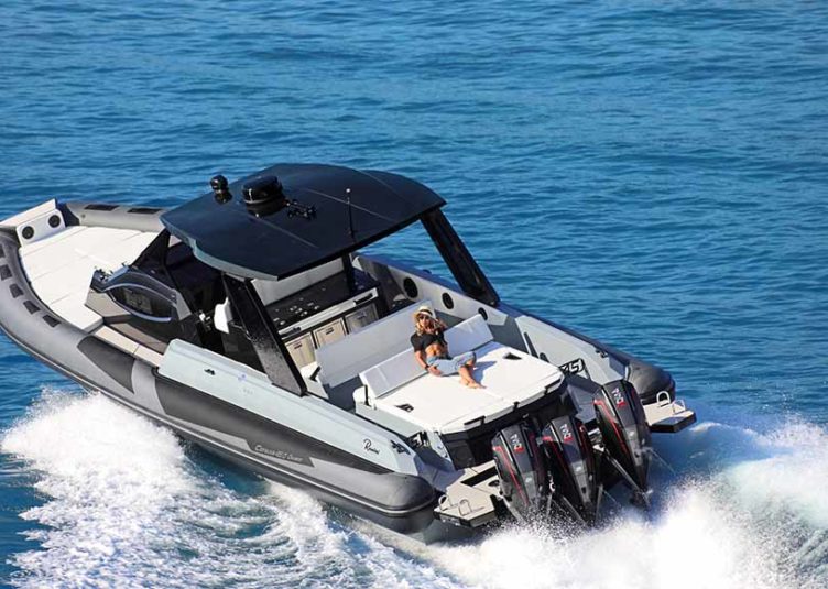 Ranieri Cayman 45.0 Cruiser in navigazione.